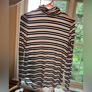 ON lightweight turtleneck